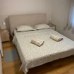 Lana Apartment *