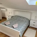 Lana Apartment *