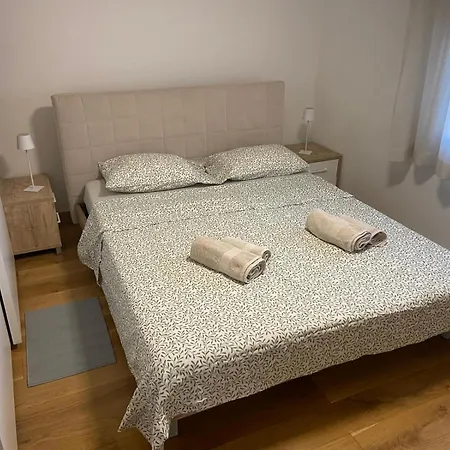 Lana Apartment *